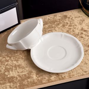 Nouvel ensemble de vaisselle allemand en céramique blanche pure style rococo : tasses à café, soucoupes, tasses à thé, assiettes plates, bols à riz - Product Image 4