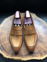 Mocassins Cie ML29 faits main en cuir pleine fleur avec semelle extérieure en cuir et dessus en cuir de veau peint à la main