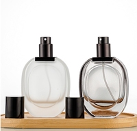 Botella de perfume de repuesto de vidrio transparente esmerilado 30ml reciclable de lujo con tapa de pulverización de bomba negra