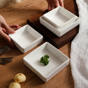 Piatto Quadrato Semplice in Ceramica Bianca per Salse, Antipasti, Tapas, Condimenti - Mini Vassoio per Uso Quotidiano in Casa, Ristorante, Hotel - Product Image 4