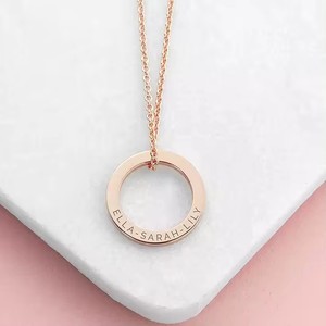 Collar con colgante de disco grabado con frase personalizada, collar de acero inoxidable <span class=keywords><strong>para</strong></span> mujeres y niños, joyería de afirmación positiva You Are Loved - Product Image 2