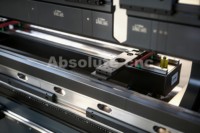 Presse plieuse CNC économique, petite presse plieuse hydraulique, plieuse CNC manuelle, machine de formage de métaux de laboratoire, solution économique pour tôles