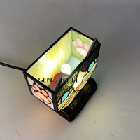 Lampe de table/bureau LED en verre teinté artisanal de style rétro européen, personnalisée et colorée, avec motif animal en vitrail découpé
