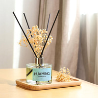 Diffuseur de parfum d'intérieur carré plat transparent 200 ml avec logo personnalisé, fleurs séchées de gypsophile et bâtonnets en rotin, coffret cadeau personnalisé