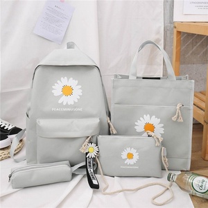 Ensemble quatre pièces Small Daisy en polyester ultra-léger et antibactérien, sac à dos pour collégiens et élèves du primaire, trousse à crayons - Product Image 3