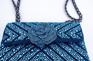 Sac à main de luxe bleu royal à paillettes, pochette en velours ornée de cristaux avec motif floral 3D, sac de soirée glamour pour femmes - Product Image 6