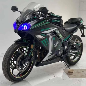Moto sportive <span class=keywords><strong>Kawasaki</strong></span> d'occasion, modèle <span class=keywords><strong>Ninja</strong></span> <span class=keywords><strong>400</strong></span>, <span class=keywords><strong>400</strong></span> cm³, refroidissement par eau, idéale pour les débutants, parfaite pour les trajets quotidiens - Product Image 1