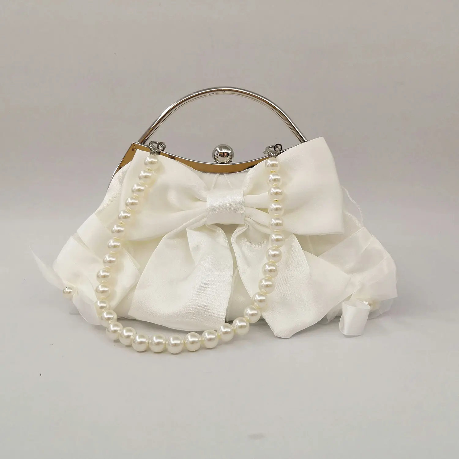 Атласная белая вечерняя сумка с бантом, вечерние клатчи для женщин, сумочка, кошелек, свадебные сумочки с жемчугом и бусинами, белая ручка на цепочке