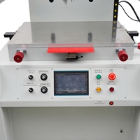 Machine d'impression sérigraphique à plat semi-automatique à commande PLC, entièrement électrique, avec zone d'impression de 400*600 mm et convoyeur