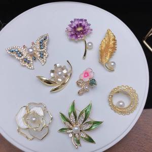 Bufanda de seda antideslizante a la moda Retro para mujer, broche de ramillete de perlas naturales de agua dulce para boda o compromiso chapado - Product Image 5