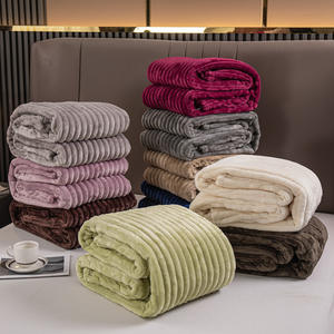 Nueva manta de franela simple de color sólido manta de piel de conejo súper cómoda - Product Image 4