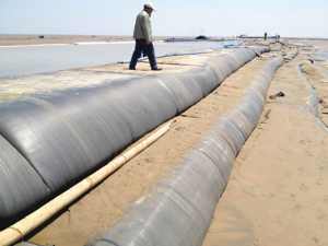 Sac filtrant géotextile tissé noir pour déshydratation des boues, géotextile géotechnique en PP pour déshydratation des boues, prix - Product Image 4