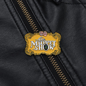 Broches en émail sur le thème des spectacles de variétés comiques et des poupées de dessin animé, badges de revers pour la remise des diplômes, bijoux pour sacs à dos, cadeau pour amis, vente en gros - Product Image 1