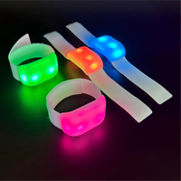 Bracelet à LED (15 couleurs) avec portée de 800 m, fixation auto-agrippante, logo personnalisé pour événements de grande envergure - Fabricant personnalisé 433 MHz