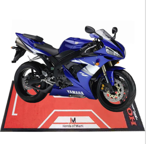 Tapis de garage personnalisé imprimé avec logo de marque publicitaire Tapis d'entrée en nylon lavable anti-dérapant durable pour moto - Product Image 1