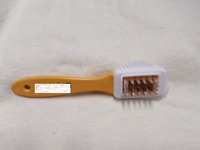 Brosse pour daim et nubuck avec poils en laiton pour le nettoyage des chaussures en daim, option de logo personnalisé