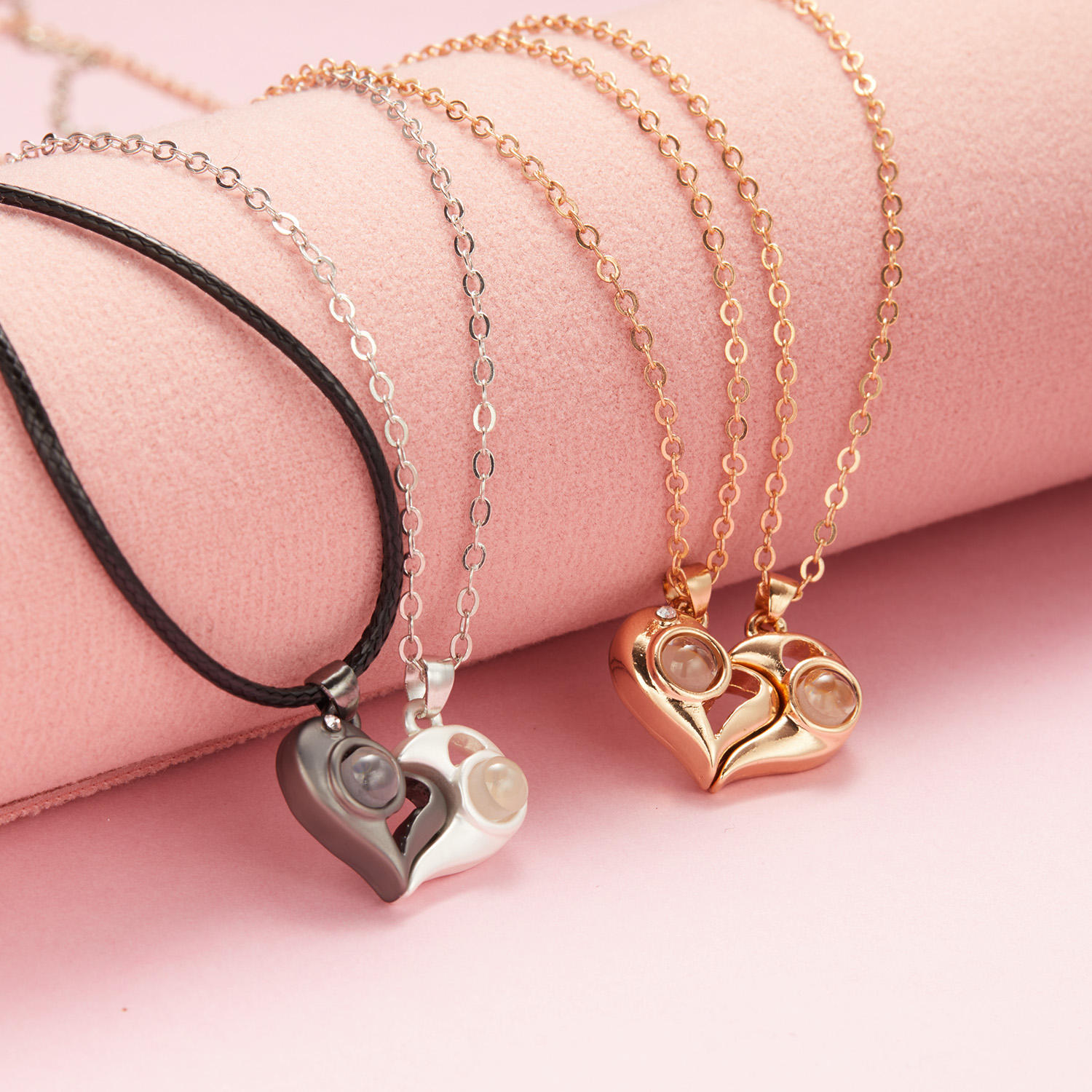 2PCS Magnetic Couple Necklace Black White Heart Matching - Main Image