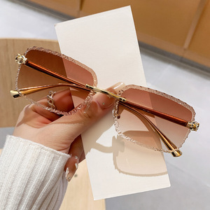 <b>Frameless</b> Beveled Square Sunglasses Metal <b>Frame</b> Pc Lens Uv400 Protection Unisex For Driving Outings Cycling Parties - Product Image 3