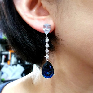 Orecchini Pendenti Geometrici a Goccia con Zirconi per Donne, Eleganti Gioielli da Sera e da Sposa - Product Image 2