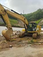 Excavatrice sur chenilles d'occasion fiable 2024 avec télécommande industrielle sans fil, godet de 1,57 m³, 1900h, pour la construction et l'exploitation minière