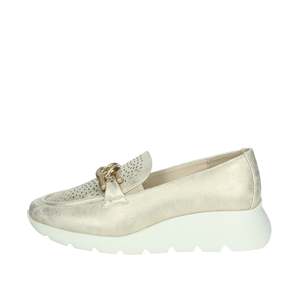 Amarpies Mocasines de mujer AMD28405 Zapatos planos color platino con diseño perforado y suela gruesa - Product Image 1