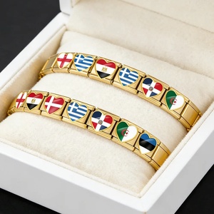 Venta al por mayor de moda: Nuevos dijes personalizados de corazón con bandera nacional italiana, compatibles con pulseras de acero inoxidable de 9 mm, regalos de joyería DIY - Product Image 1