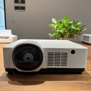 Projecteur laser 3LCD SMX 6000 lumens à courte focale pour <span class=keywords><strong>projection</strong></span> immersive à courte distance en intérieur, idéal pour les restaurants et la <span class=keywords><strong>projection</strong></span> <span class=keywords><strong>de</strong></span> dîners - Product Image 3