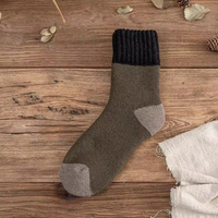 Chaussettes en laine pour hommes de haute qualité personnalisées, épaisses et chaudes pour l'hiver, chaussettes en laine mérinos pour hommes, chaussettes épaisses en tissu éponge pour l'extérieur, vente en gros