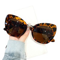 Lunettes de soleil pour femmes, style punk, monture œil-de-chat, monture intégrale, style européen et américain - Polyvalentes pour l'extérieur avec protection UV