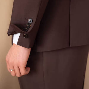 Blazer <span class=keywords><strong>homme</strong></span> en polyester marron chocolat, coupe ajustée, idéal pour les réceptions de <span class=keywords><strong>mariage</strong></span> d'automne et les dîners d'affaires vintage - Product Image 2