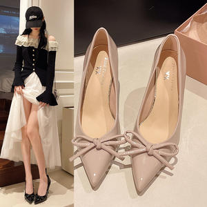 Sandales à talons hauts en cuir verni pour femme, printemps et été, avec nœud, bout pointu, talon fin et décolleté. - Product Image 2