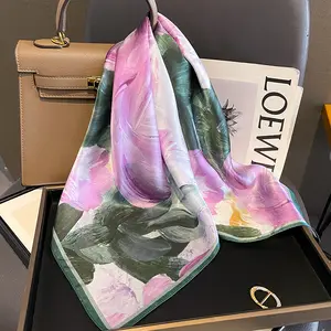 नया फैंसी हरा फूल मुद्रित सिल्क स्कार्फ फैशन 70*70 सेमी 100% शुद्ध सिल्क बैग हेडबैंड स्क्वायर हेयर टाई महिलाओं के लिए छोटा स्कार्फ