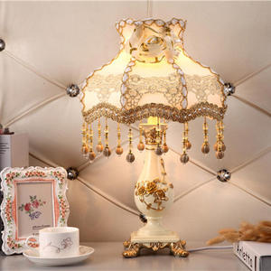 Lampe de <span class=keywords><strong>table</strong></span> décorative en tissu rétro européen, hôtels <span class=keywords><strong>et</strong></span> villas de luxe français, lampe de chevet créative postmoderne à LED pour chambres à coucher - Product Image 6
