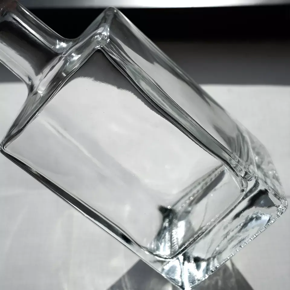 卸売カスタマイズバーポップスクエア700ml透明ウイスキーボトルパーソナライズされたアルコール容器ボテラデウイスキー透明