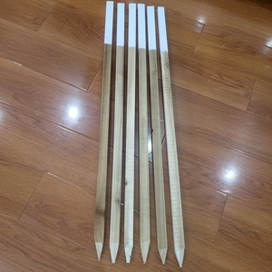 Piquets en bois d'acacia durables pour le soutien des plantes, piquets de jardin en bois naturel et poteaux en bois pour pépinières agricoles, fabricant - Product Image 1