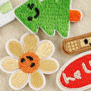 Étiquette brodée <span class=keywords><strong>originale</strong></span>, autocollants en polyester à motifs de dessins animés mignons, fleurs, patchs amusants, accessoires pour vêtements, bagages, téléphone - Product Image 4