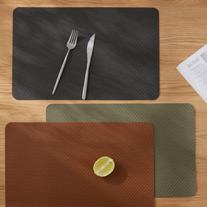 Sets de table en cuir PVC de style nordique, noirs, isolants thermiquement, résistants à l'huile, lavables au lave-vaisselle - Product Image 3