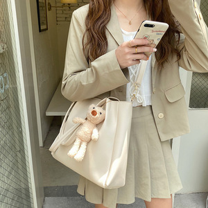 กระเป๋าสะพายข้างผู้หญิงความจุขนาดใหญ่กระเป๋าสะพายไหล่เรียบง่ายสีทึบโพลีเอสเตอร์ตกแต่งด้วยโซ่ 2026 สไตล์เกาหลี - Product Image 1