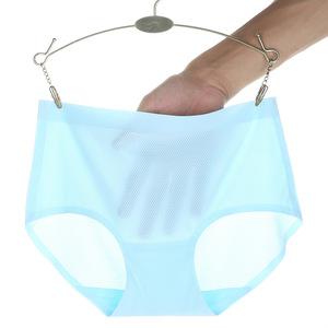 Braguitas Triangulares de Malla de Seda Helada Sin Costuras Transpirables de Cintura Media para <span class=keywords><strong>Mujer</strong></span>, de Alta Elasticidad, Adhesivas y de Secado Rápido - Precio al por Mayor - Product Image 1