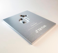 Trophée Souvenir Plaque en Alliage d'Aluminium Personnalisée pour Lauréats ayant Plus de 100 000 Abonnés Facebook, Décerné aux Propriétaires de Comptes
