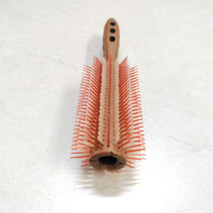 Cepillo de Peinado Resistente al Calor con Logotipo Personalizado, Cepillo de Madera Ventilado con Rodillo de Nylon Rígido para Barberos Profesionales - Product Image 3