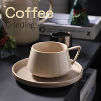Tasse à café moderne en céramique INS jetable pour la maison, le bureau, l'hôtel et le café cadeaux simples en porcelaine PC pour les parties de thé de l'après-midi