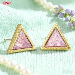 Серьги-гвоздики Hengdian <span class=keywords><strong>Jewelry</strong></span> с розовым цирконом AAA, треугольные, латунь, позолота 18К, оптовая продажа ювелирных изделий для женщин, для различных случаев - Product Image 5