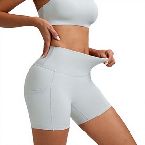 Shorts en tricot pour femmes, couleur unie, taille haute, avec poches, respirant, en spandex et nylon, coupe sportive, style classique - Product Image 1