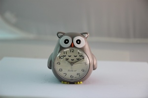 Reloj despertador musical de dibujos animados en forma de búho con luz táctil - Product Image 6