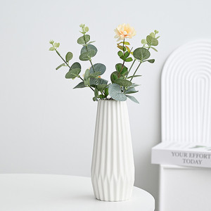 Vase à fleurs en céramique artisanale blanche mate géométrique moderne de luxe pour la décoration de table de mariage - Product Image 5