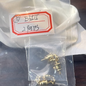 Boucles d'oreilles clous en forme de fleur à quatre feuilles en laiton plaqué or classique Tianyu Gems pour femmes - Product Image 5