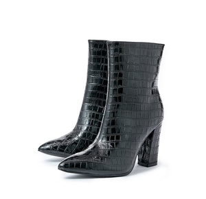 Bottes pour femme à talon épais, noires, mi-mollet, à talons aiguilles, style mode - Product Image 1