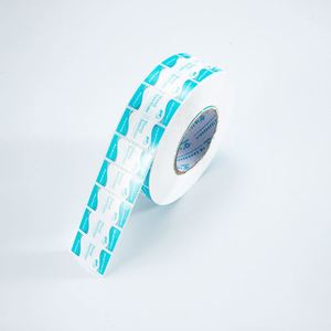 Étiquettes autocollantes personnalisées en vinyle imperméable avec logo de marque imprimé, fabricant d'étiquettes pour emballages de produits, rouleaux d'étiquettes en PVC pour bouteilles et papier - Product Image 4