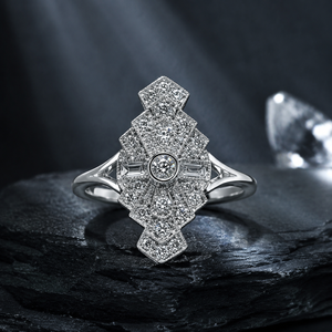 Anello Vintage con Corona Testurizzata per Donne, Gioiello Elegante e di Lusso per le Dita - Product Image 6